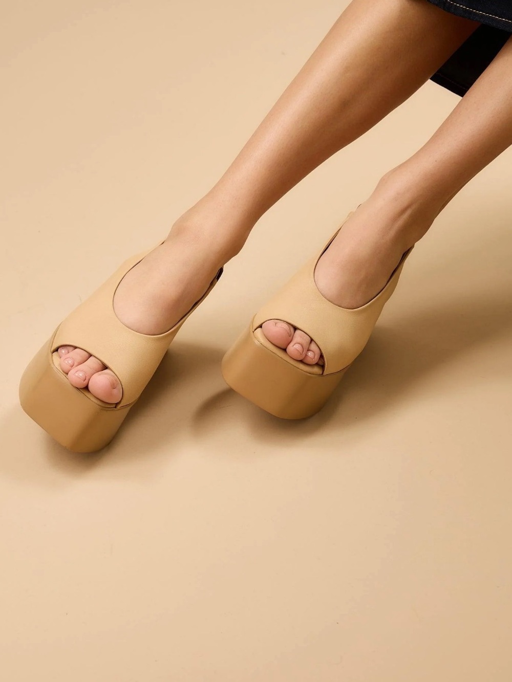 LONZA Ariadna Tan Platform Slingback Peep-Toe Wedges, size 6 - Picture 8 of 15